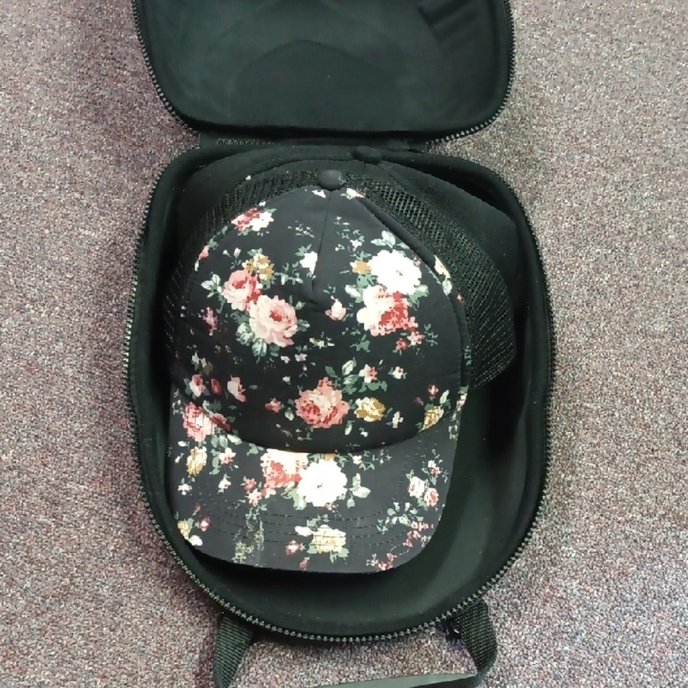 Lids Black Embossed Logo Cap - Picture 2 of 6